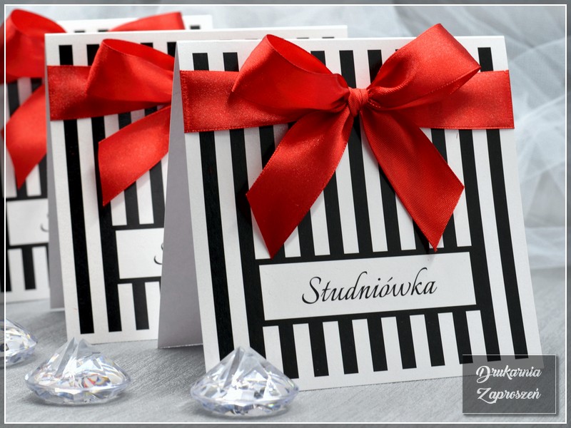zaproszenia na studniówkę kwadratowe personalizowane czarno-białe paski ze wstążką VALENTINA