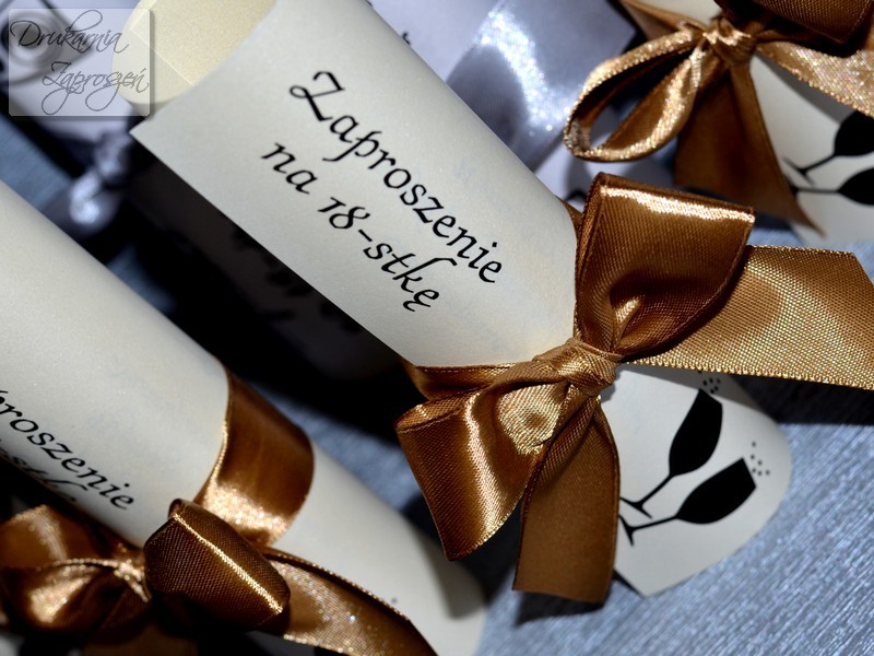 zaproszenia na osiemnastkę REBEKA rulony perłowe ze wstążką personalizowane Drukarnia Zaproszeń